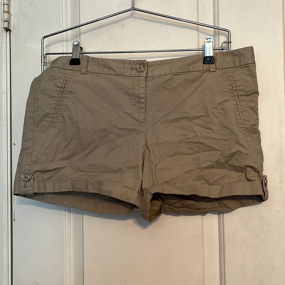 The Limited Pants - The Limited size 10 khaki shorts. LIKE NEW